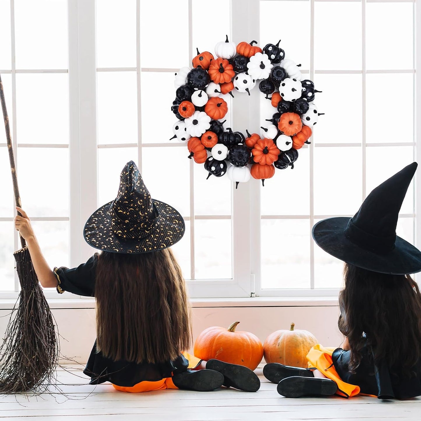 GarveeHome Halloween Pumpkin Wreath for Front Door, 18 Inch Fall Farmhouse Wreath with Orange, Black and White Pumpkins, Rattan Bottom Halloween Indoor Outdoor Home Party Decor