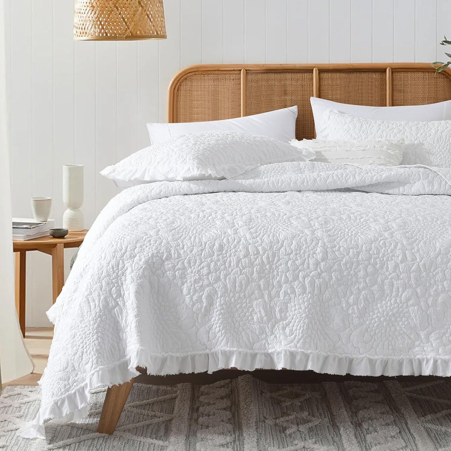 HORIMOTE HOME White Ruffled Quilt Queen Size, Stone-Washed Microfiber Lightweight Crinkled Farmhouse Rustic Shabby Chic Bedding Set, 3 Pieces Reversible Bedspread with Pillow Shams for All Season