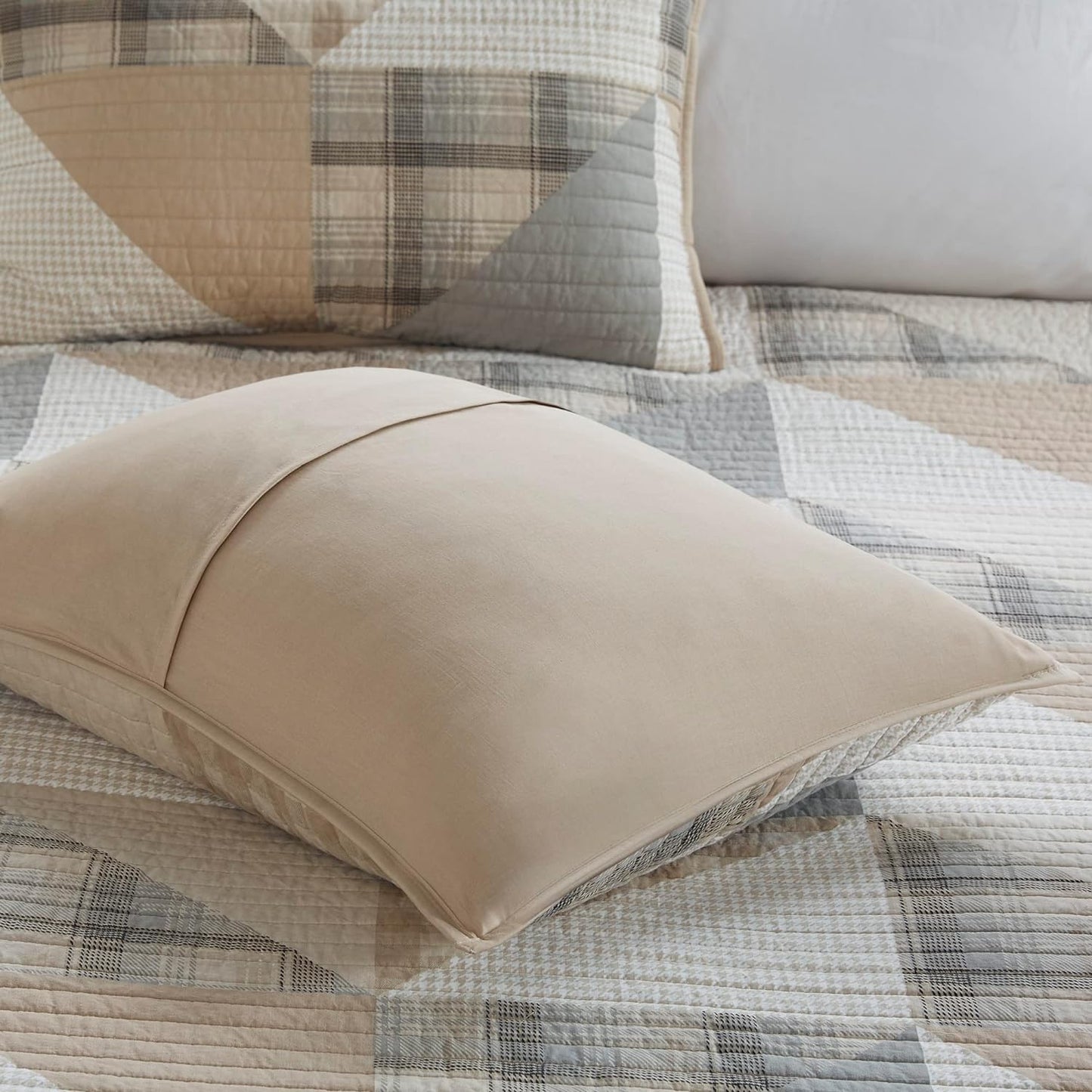 Woolrich Olsen Reversible Quilt Set - Cottage Styling Reversed to Solid Color, All Season Lightweight Coverlet, Cozy Bedding Layer, Matching Shams, Oversized Full/Queen, Geometric Plaid Tan 3 Piece