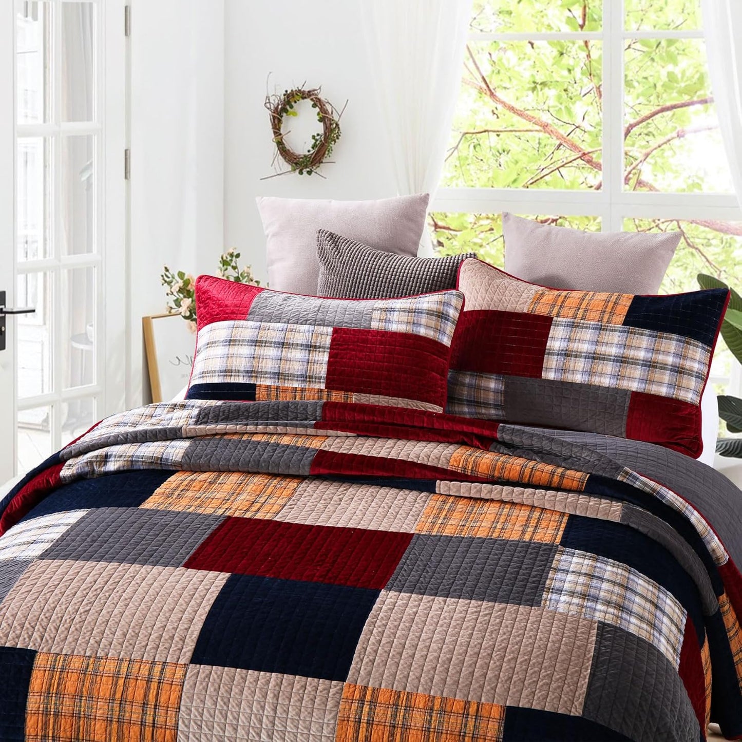 Secgo Velvet Queen Comforter Set for Bed - 100% Cotton Quilts Queen Size, Red, Black Bedspreads (90 * 98 Inch) with 2 Pillow Shams, Patchwork Reversible Lightweight Bedding
