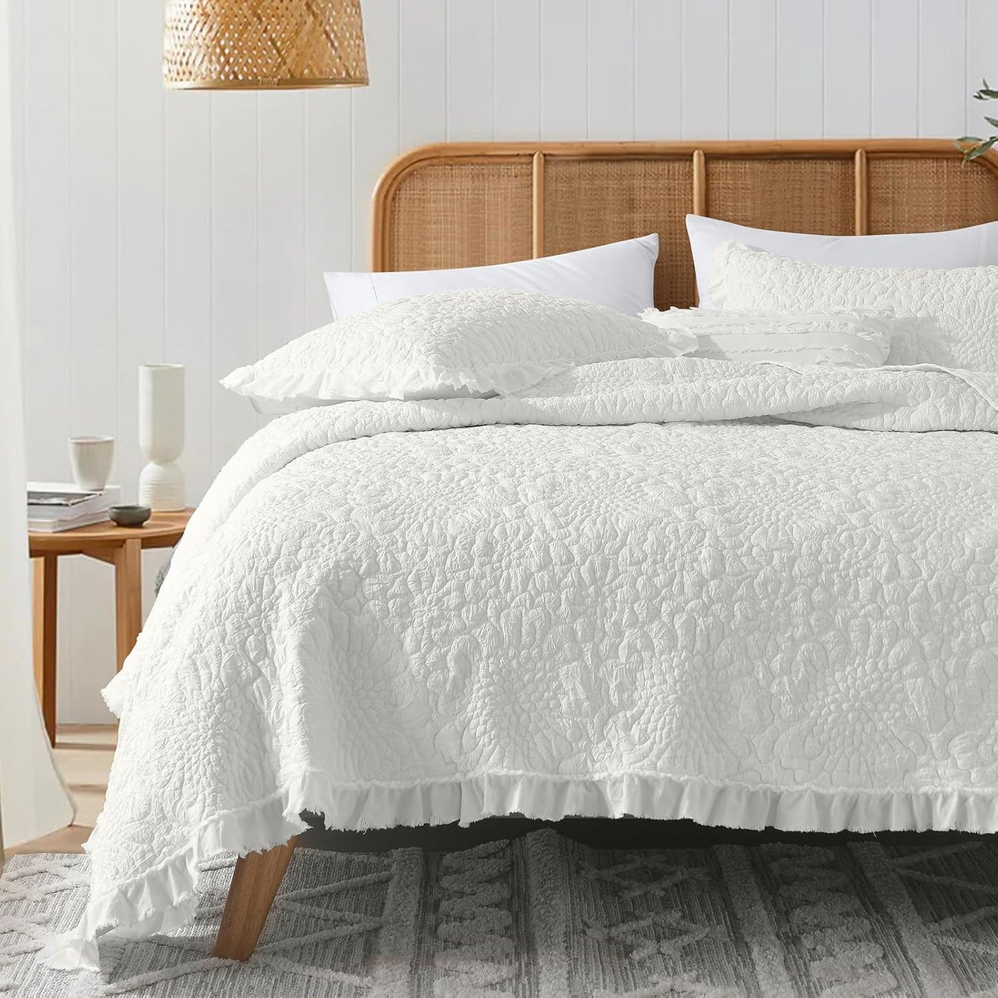 HORIMOTE HOME Cream White Ruffled Quilt King Size, Stone-Washed Microfiber Lightweight Crinkled Farmhouse Shabby Chic Bedding Set, 3 Pieces Reversible Bedspread with Pillow Shams for All Season
