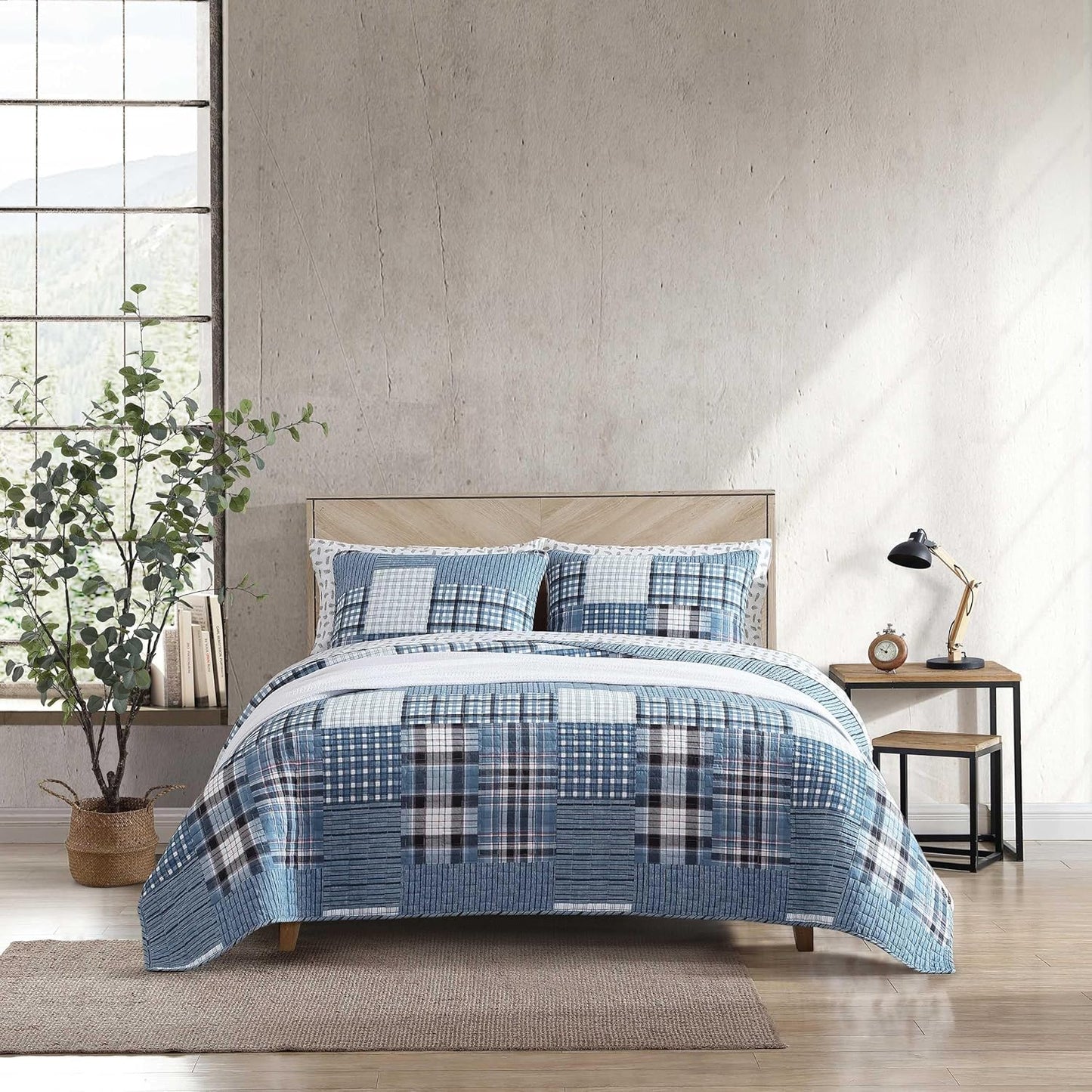 Eddie Bauer - Queen Quilt Set, Reversible Cotton Bedding with Matching Shams, Classic Floral Home Decor with Plaid Reverse (Flower Field Green, Queen)