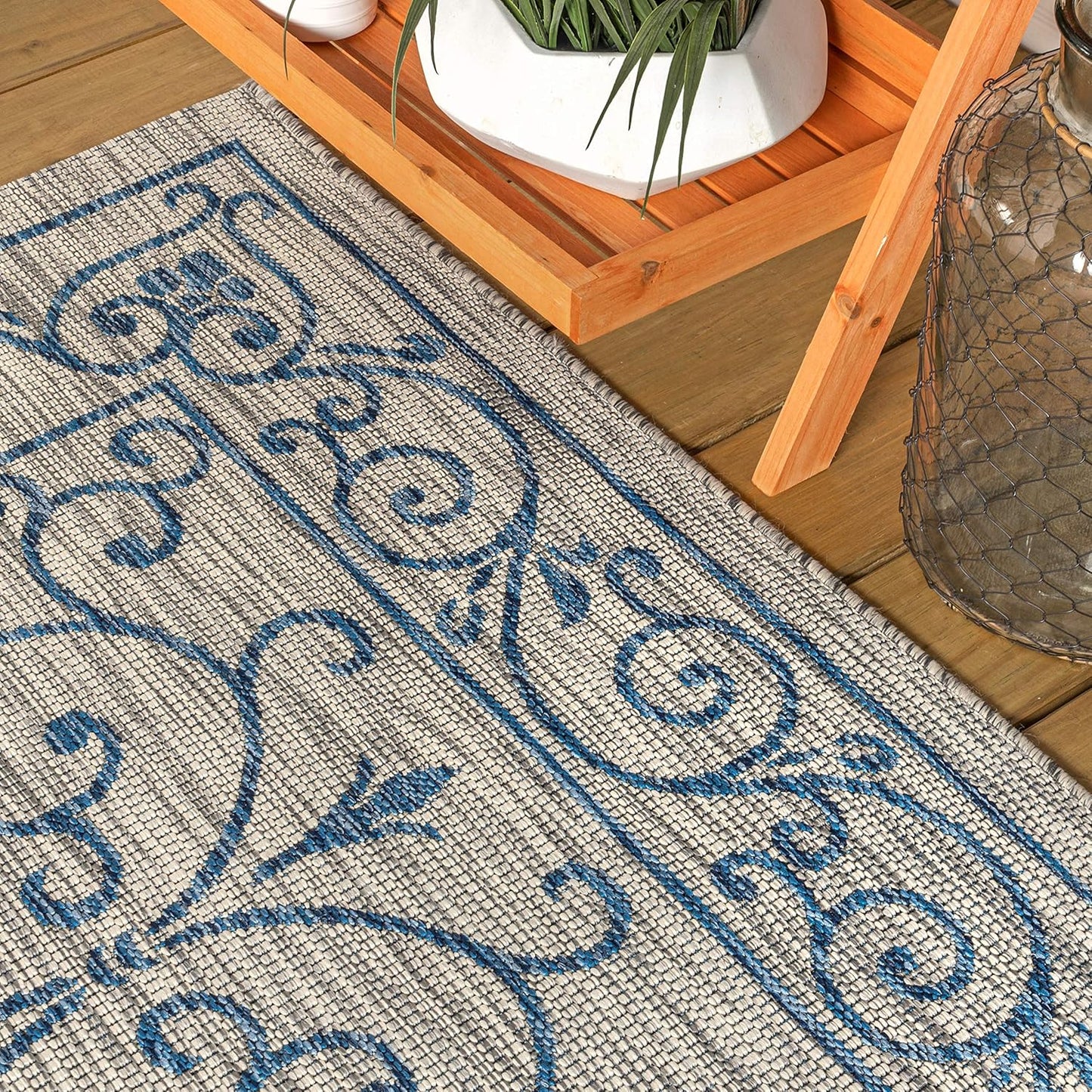 JONATHAN Y Vintage Filigree Indoor Outdoor Round Area Rug 5 Ft Gray/Navy, Charleston Textured Weave for Backyard, Patio, Porch, Easy-Cleaning, High Traffic, Pet-Friendly, Non-Shedding (SMB106C-5R)